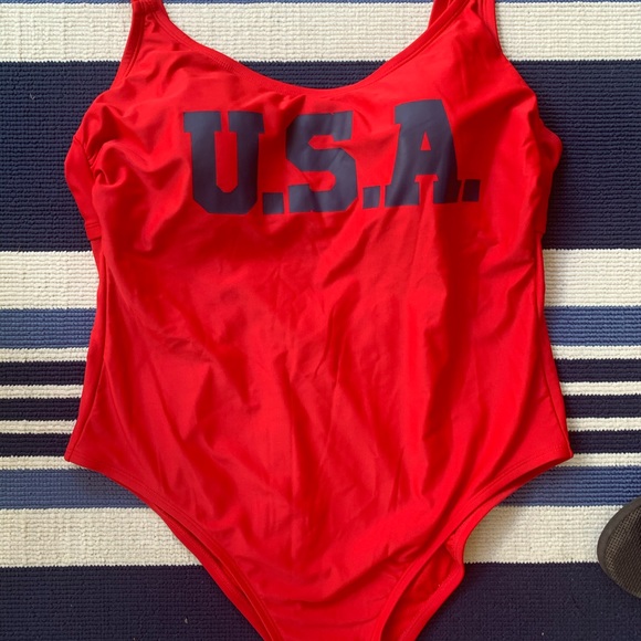 Women’s swimsuit - Picture 1 of 3